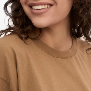 Camisetas casuales a la moda con tela suave y de fácil cuidado para mujer, con un atractivo atemporal para uso casual y de temporada. - Product Image 4