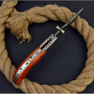 Cuchillo de Bolsillo de Acero de Damasco Hecho a Mano Personalizado Burraq con Funda de Cuero para Regalo de Aniversario o Regalo para Padrinos de Boda - Product Image 5
