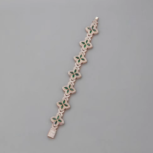 Bracelet classique en or 14 carats avec diamants ronds taille brillant, diamants de laboratoire et pierres latérales émeraudes, certifié IGI, pour femme - Product Image 2