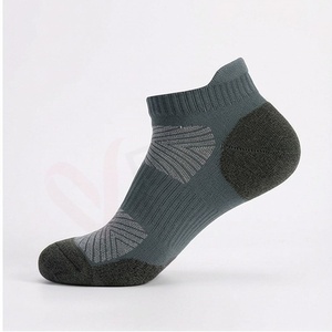 Chaussettes de sport pour hommes, motif géométrique, tricotées, respirantes, en spandex et polyester, style classique, été - Product Image 3