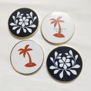 Juego de Posavasos Modernos de Resina con Diseño de Palmera Naranja y Borde Dorado Elegante para una Decoración del Hogar con Estilo - Product Image 4