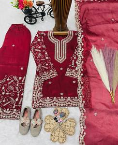 Ensemble Sharara pour filles avec broderies riches et dupatta – Tenue de fête pour enfants - Product Image 2