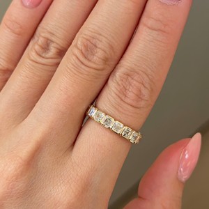 แหวนทองคำ 14k ประดับเพชรทรง Asscher Cut 15 เม็ด แบบครึ่งวงรอบ - Product Image 3