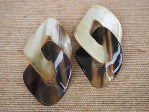 Boucles d'oreilles artisanales modernes en corne de buffle, écologiques, au meilleur prix, par Decor World Expo - Product Image 5