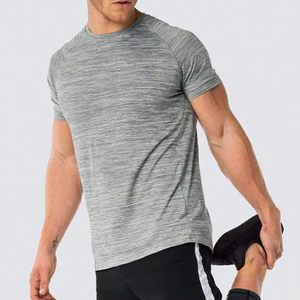 T-shirt de sport imprimé pour homme, tissu athlétique léger et doux, résistant à la transpiration, haut d'entraînement, fabrication OEM ODM, vente en gros - Product Image 3