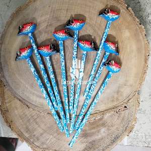 Lápiz Portátil de Madera Azul Hecho a Mano con Acabado Estilo Pez e Impresión Digital para Regalos de Bienvenida - Product Image 6