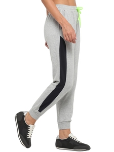 Pantalon de survêtement gris en coton pour femme, taille élastique, style décontracté avec poches latérales, idéal pour l'automne - Product Image 4