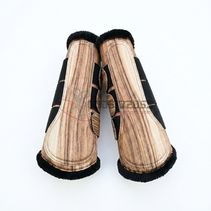 Ensemble d'équitation haut de gamme : tapis de selle, bonnet anti-mouches, protège-jambes, brosses, bottes de protection – Équipement équestre durable en tissu matelassé respirant - Product Image 6