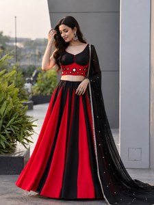 Ensemble Lehenga Rouge et Noir Navratri avec Broderie Miroir, en Coton à Séchage Rapide, Blouse Ethnique Moderne et Dupatta – Robe de Festival pour Femme - Product Image 2