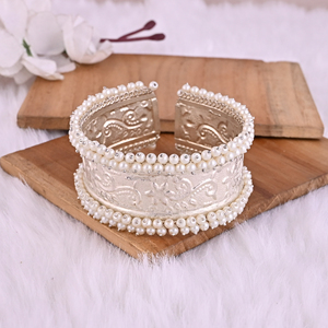 Bracelet ethnique orné de perles |   Bijoux indiens traditionnels en laiton plaqué argent - Product Image 2
