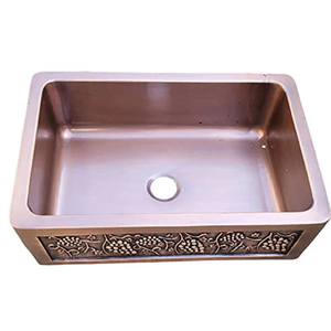 Évier de cuisine simple en cuivre lisse avec détails sculptés en forme de branche de vigne, disponible à prix de gros. - Product Image 1