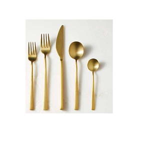 Ensemble de couverts de luxe décoratifs en acier inoxydable doré, cuillères et couteaux pour restaurants, design populaire et écologique - Product Image 1