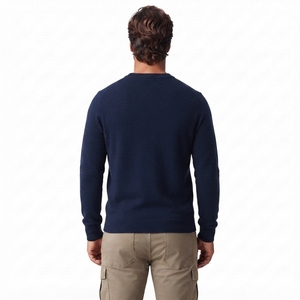 Sudadera de alto rendimiento para hombre que combina flexibilidad, durabilidad y comodidad premium para entrenamiento físico y salidas informales. - Product Image 2