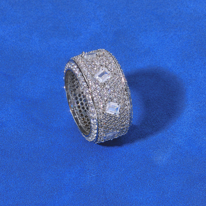 แหวนมอสซาไนต์แบบวงกว้าง เงินแท้ 925 ประดับเพชรทรงบาแกตต์แบบคลัสเตอร์ - Product Image 6