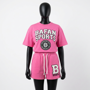 Ensemble haut et short en coton éponge premium 240 GSM, rose, avec logo en chenille personnalisé - Product Image 1