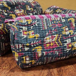 Juego de Tres Bolsas de Maquillaje de Algodón Acolchado Indio, Ecológicas, con Estampado a Mano, de Gran Capacidad, Resistentes al Agua, para Primavera/Invierno - Product Image 3