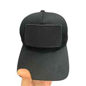 Casquettes de baseball trucker 5 panneaux de haute qualité en gros avec patch Velcro amovible, logo personnalisé, casquettes trucker en maille sportives pour l'extérieur - Product Image 1