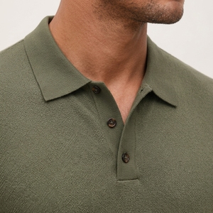 Polo pour homme offrant un confort respirant, une construction légère et une qualité supérieure pour les réunions de bureau, les voyages et les week-ends. - Product Image 5