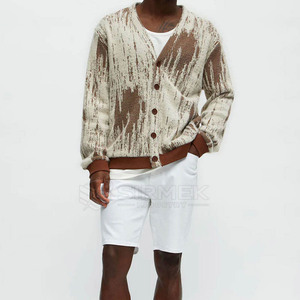 Shorts en jean légers pour hommes, conçus pour un confort quotidien, en tissu respirant et lisse, avec un look moderne et épuré. - Product Image 5
