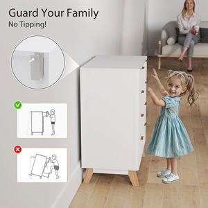 ตู้ลิ้นชัก 4 ชั้นแบบคู่สำหรับห้องนอน สีขาวลายร่อง พร้อมมือจับสีทองและขาไม้ 4 ขา - Product Image 5