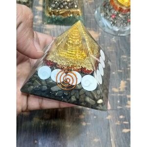 พีระมิดออร์กอน ไพไรต์ กอมติ จักระ ศรียันตรา คริสตัล แฮนด์เมด งานฝีมือรักษาสิ่งแวดล้อม ป้องกันคลื่นแม่เหล็กไฟฟ้า เสริมฮวงจุ้ย ขายส่ง - Product Image 3