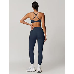 Conjunto de Yoga de Alta Sujeción para Mujer: Sujetador Deportivo Acolchado Sin Costuras y Leggings de Cintura Alta con Efecto Scrunch y Control de Abdomen, de Nylon y Spandex - Product Image 2