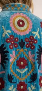 Chemise pour femme à col mandarin, manches longues, style vacances hiver-été, en velours tissé brodé floral, doublure en coton Suzani respirante - Product Image 4