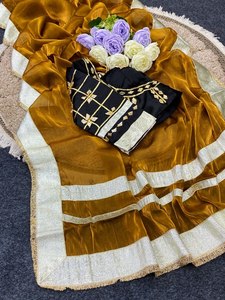 Sari en soie rouge avec bordure blanche et chemisier brodé vert, tenue de mariage traditionnelle indienne et pakistanaise, longueur au sol, pour femme - Product Image 2