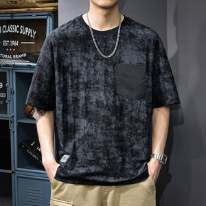 เสื้อยืดแขนสั้นผู้ชายทรงโอเวอร์ไซส์ มีกระเป๋า คอกลม สไตล์สตรีท ผ้าฝ้ายถัก 100% ระบายอากาศได้ดี ทรงปกติ โลโก้ด้านหน้า แห้งเร็ว - Product Image 2