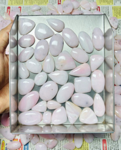 Cabujones de Ópalo Rosa Natural |   Piedras Sueltas Pulimentadas Hechas a Mano de Formas Variadas para la Elaboración de Joyería |   Certificado por Terceros, a Granel - Product Image 1
