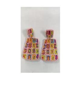 Pendientes Artesanales de Resina Acrílica con Forma de Corazón y Cuentas Étnicas Clásicas para el Día de San Valentín, Hechos en India para Mujeres y Niñas - Product Image 3