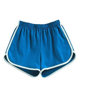 Shorts de sport rouges taille haute pour femmes, en polyester tricoté respirant, coupe régulière, couleur unie, style sportif, OEM en gros - Product Image 3