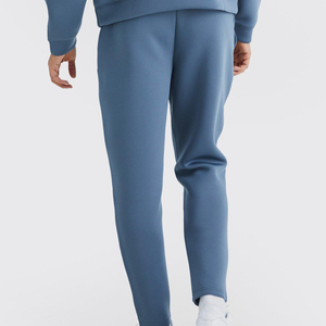 Ensemble de survêtement pour homme à manches longues avec matière absorbant la transpiration et coupe décontractée pour les sports de plein air et les tenues décontractées - Product Image 1