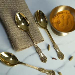 Cuchara de comedor larga de latón hecha a mano con diseño tropical y asa dorada en relieve para el hogar y hoteles, de Universal Overseas. - Product Image 6