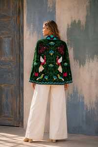 Veste en velours vert brodée de style bohème artisanal, magnifiquement décorée, authentique, faite à la main, avec des motifs floraux, vêtement d'extérieur. - Product Image 2