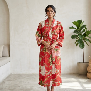 Robe Kimono en Coton Rouge à Motifs Floraux - Peignoir Long Imprimé à la Main - Vêtement de Nuit Bohème à Col en V - Kaftan Longue Épaisseur - Product Image 2