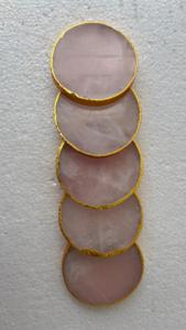 Exquisitos Posavasos de Cuarzo Rosa Natural, Rebanadas de Cristal Rosa Premium con Bordes Electrochapados en Oro, Decoración de Hogar de Lujo - Product Image 3