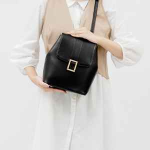 Mochila para mujer de piel sintética, bolso multifunción, correa ajustable, cremallera y cierre magnético - Product Image 1