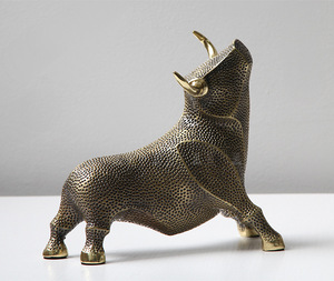 Adorno Moderno Minimalista de Toro de Cobre Fundido, Decoración Metálica para Vitrina de Escritorio, Sala de Estar y Estudio, Arte en Hierro - Product Image 4
