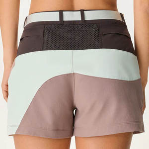 Shorts elegantes para mujer con tela transpirable y estilo moderno, perfectos para salidas de verano y comodidad diaria informal. - Product Image 5