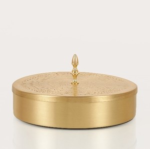 Boîte à Masala en Laiton Royal avec Bouton Décoratif, Ensemble de Contenants Ronds pour Épices, Organisateur de Cuisine Traditionnel, Boîte à Épices Vintage - Product Image 1
