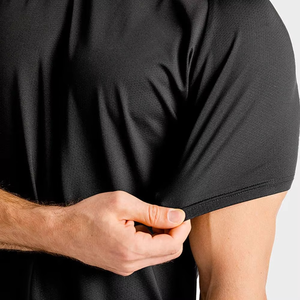 T-shirt de sport premium pour homme avec logo personnalisé – Vêtement de sport élégant pour le sport et la mode décontractée - Product Image 4