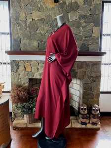 Vestido Kaftan de Rayón Teñido a Mano en Color Vino Tinto, Talla Grande, Cuello en V, Corte Holgado, Elegante, Ropa de Salón para Mujer - Product Image 3