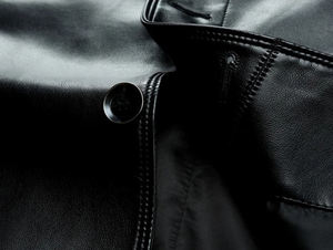 Veste en cuir PU noir de haute qualité pour homme, col rabattu, fermeture à boutons simple, vêtement décontracté pour l'automne - Product Image 3