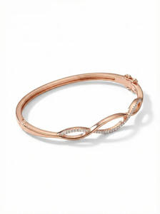 Bracelet unisexe classique en or rose plaqué or 18 carats avec étoile en diamant, style hip-hop, maillons de chaîne, serti de diamants taille émeraude - Product Image 3