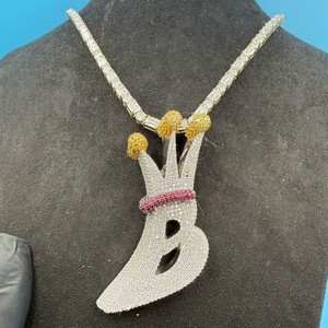 Pendentif Lettre Couronne Personnalisée Grand Initiale B Sertie de Pierres Colorées pour Unisexe - Product Image 1