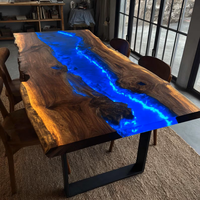 Mesa de Comedor Rectangular Azul de Resina Epoxi con Borde Natural, Diseño Moderno, Duradero y Ecológico