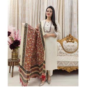 Conjunto de traje de algodón flexible con diseño único y elegante, con dupatta en contraste, vestido étnico moderno para damas, disponible para la venta. - Product Image 1