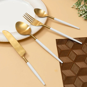 Ensemble de couverts en acier inoxydable au design tendance et exceptionnel avec manche en résine, design confortable et finition lisse - Product Image 6