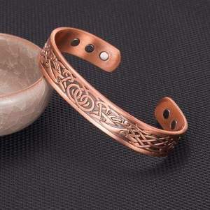 Bracelet manchette ouverte géométrique SOFIYA CRAFT en cuivre martelé plaqué cuivre antique, large ouverture, bijou tendance, cadeau pour femme - Product Image 2